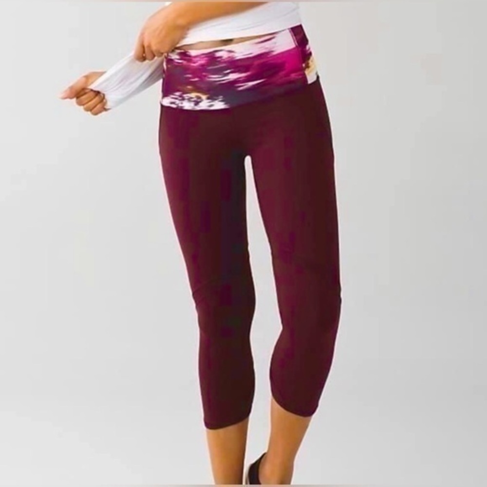 Lululemon Wunder Under Shine on 21” crop- wild berry rumble Bordeaux